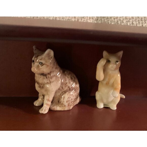 Willabee & Ward Captivating Cats Collection w/ Display Shelf (10 Cat Figurines) - Picture 3 of 8